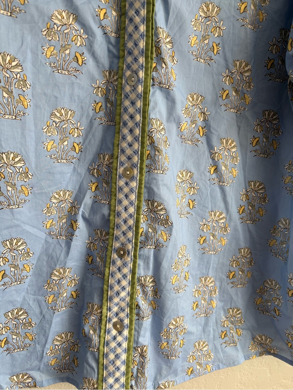 ❤️NEW entro Light Blue Floral Button-Front Puff Sleeve blouse with Green Trim - Picture 4 of 9